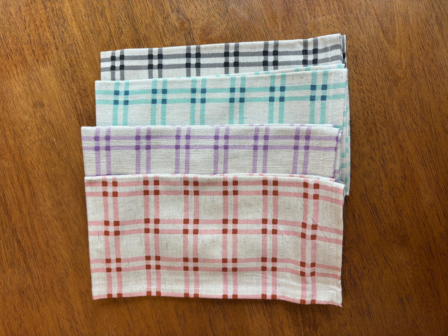 Printed Napkins with Grid Pattern