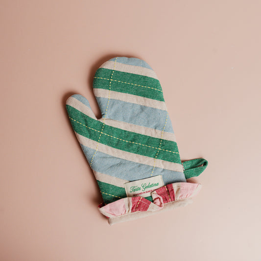 Ruffled Oven Mitt