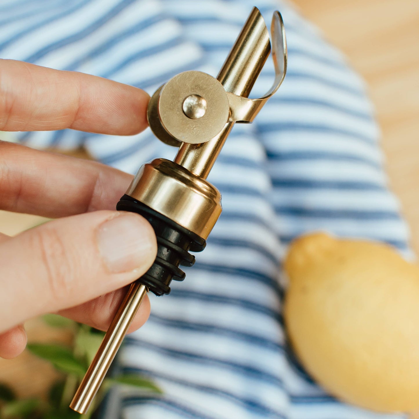 Gold Self Closing Pour Spout